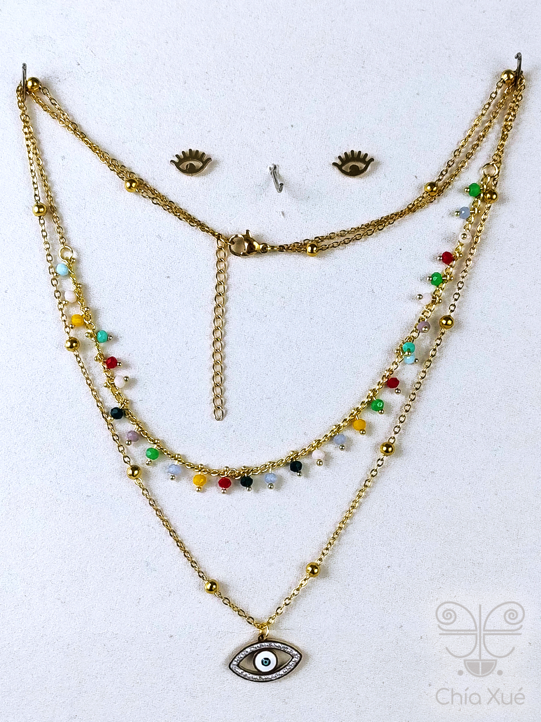 Collar en capas con ojo protector